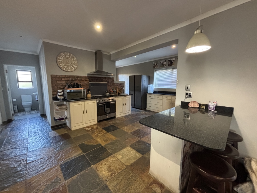 4 Bedroom Property for Sale in Humerail Eastern Cape